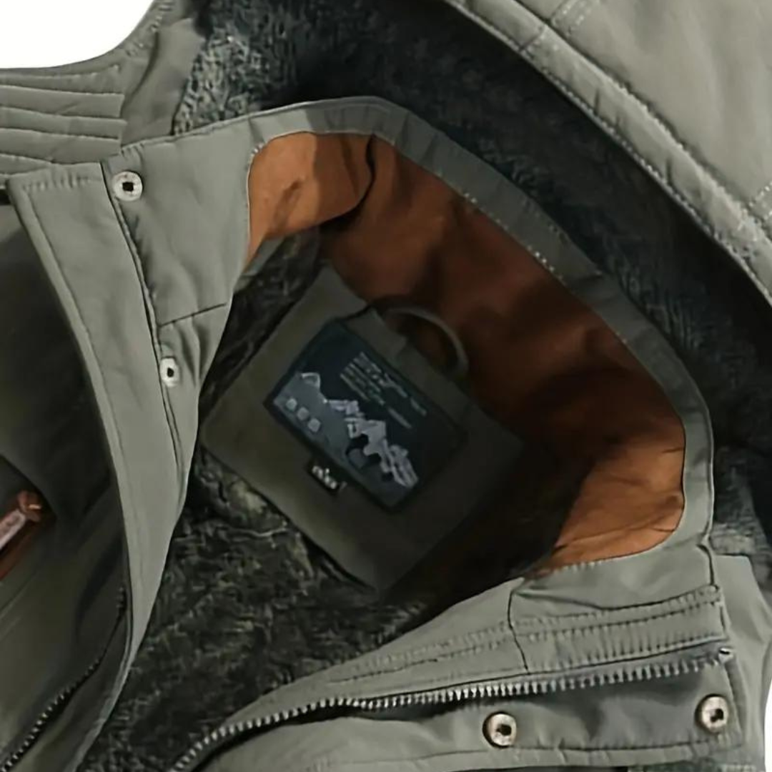 Warme Kaspar heren outdoorjas, gevoerd, water- en winddicht. Comfortabele herfst/winter buitenkleding voor mannen.