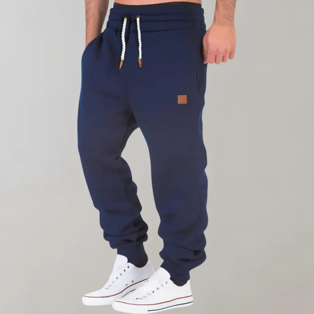 Heren katoenen joggingbroek met relaxte pasvorm, ideaal voor comfortabele vrijetijdskleding en dagelijks gebruik.
