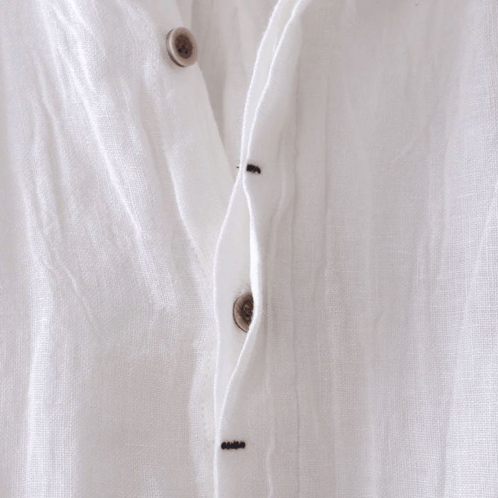 Grijs zakelijk herenoverhemd met klassieke pasvorm, perfect voor een professionele of stijlvolle casual look.