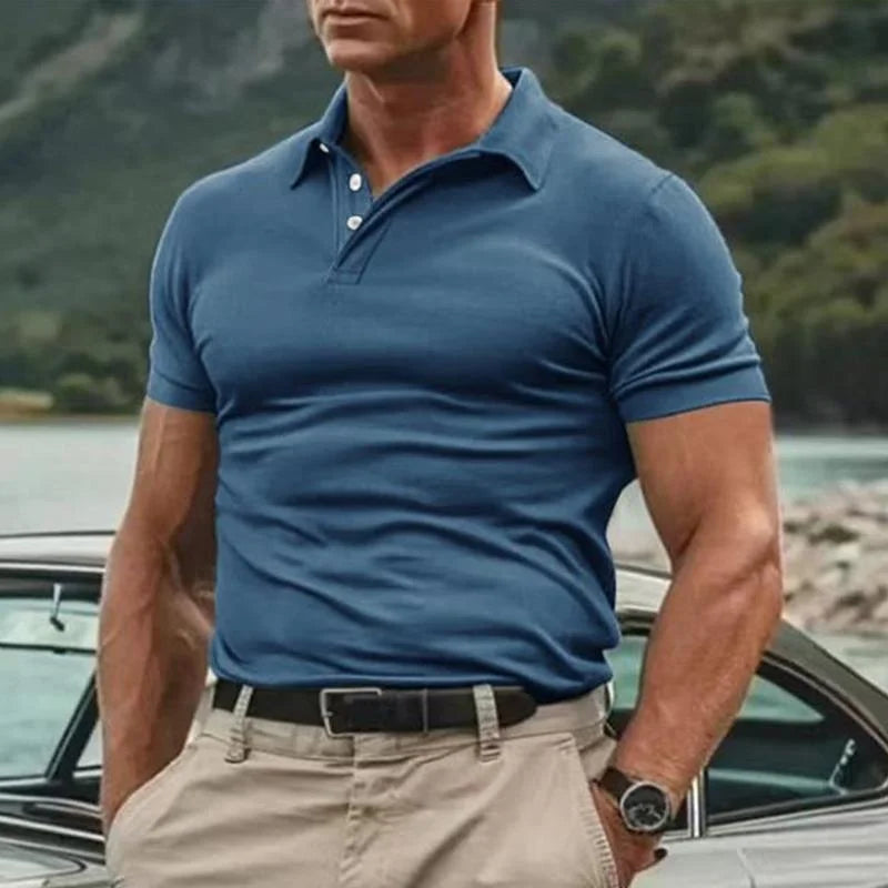 Heren klassiek poloshirt met korte mouwen in tijdloos design, perfect voor een stijlvolle casual zomerlook.