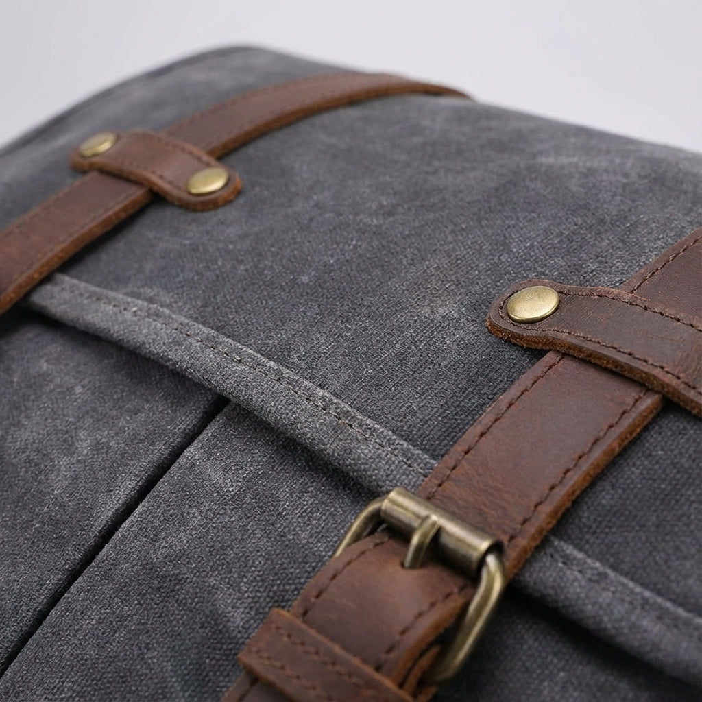 Duurzame leren messenger tas MetroSatchel in khaki, veelzijdige heren tas voor dagelijkse benodigdheden.