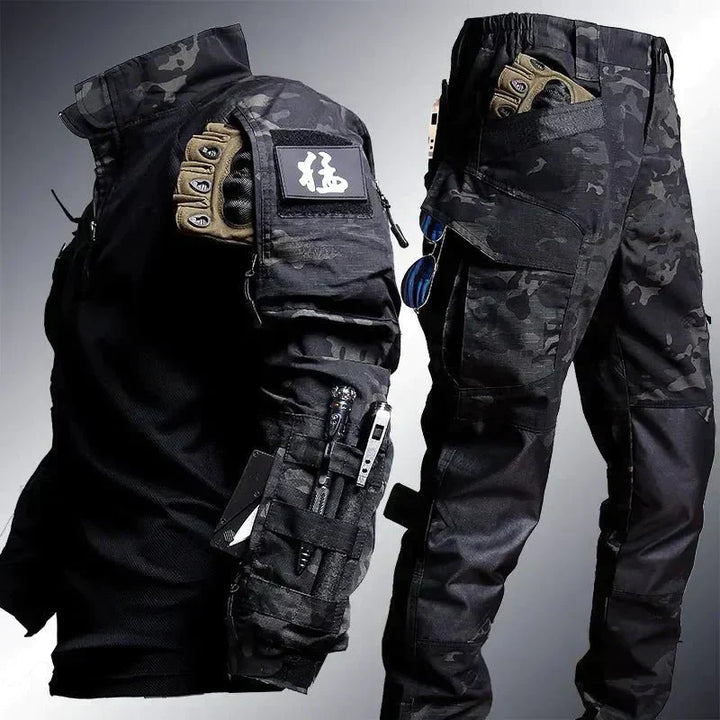 Weerbestendige heren tweedelige set Logan; ideaal voor actieve mannen. Comfortabel en duurzaam voor buiten.