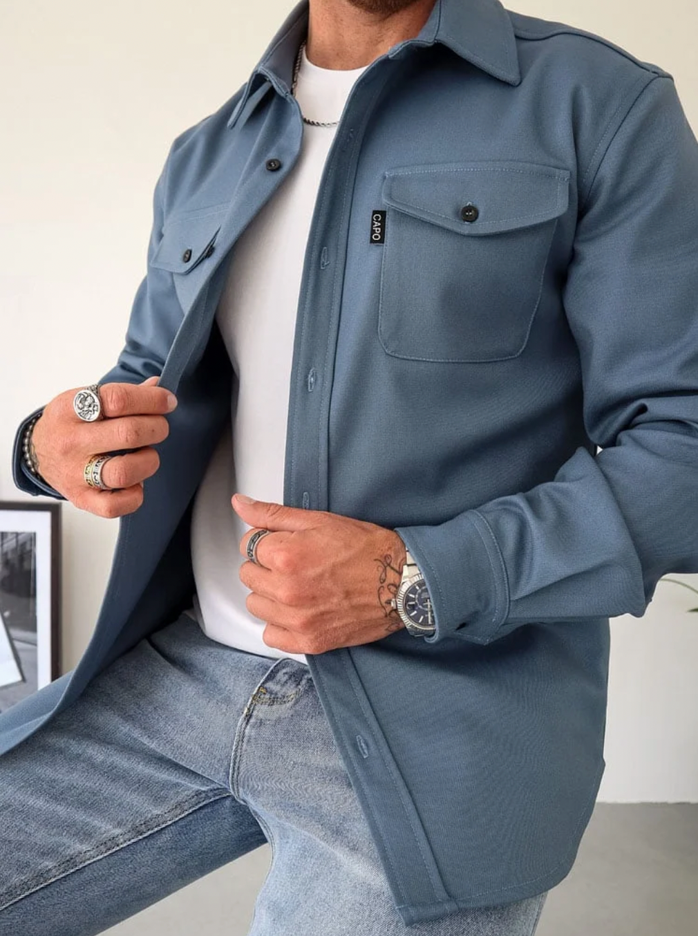 Comfortabel en veelzijdig heren longsleeve overhemd met borstzakken, essentieel voor mannenmode.