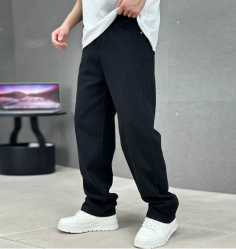 Detail van de blauwe heren loose fit jeans met 5-pocket stijl, ideaal voor casual herenmode.