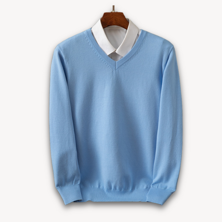 Premium cashmere heren trui met V-hals design, combineert luxe met dagelijks draagcomfort.