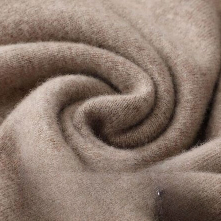 Luxe heren cashmere V-hals trui voor een tijdloze, elegante en comfortabele uitstraling.