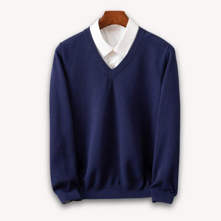 Luxe heren wintertrui met V-hals van puur cashmere, voor warmte en tijdloze elegantie.