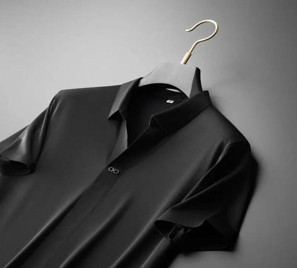 Complete heren vrijetijdsset: poloshirt & pantalon. Comfortabele lentekleding.