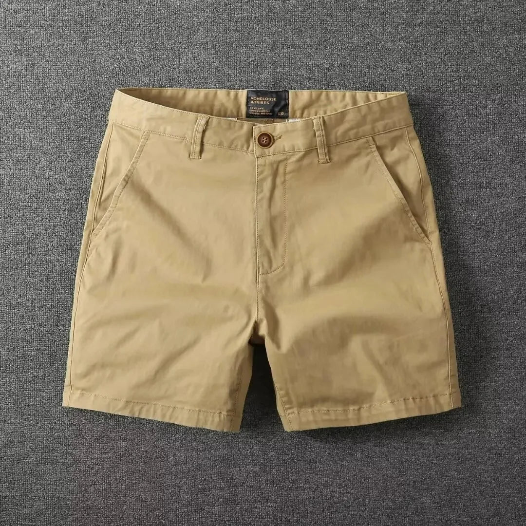 Matteo heren chino shorts in donkerblauw, toont relaxte pasvorm. Stijlvolle en comfortabele vakantiekleding.