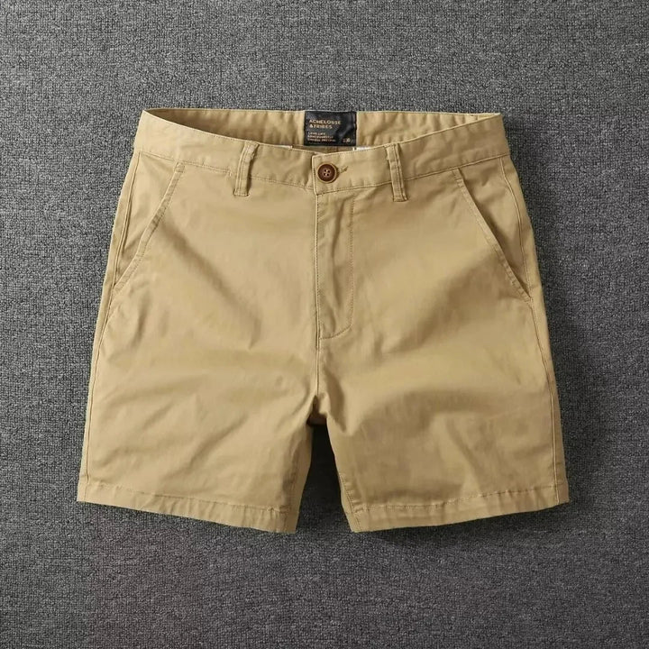 Matteo heren chino shorts in donkerblauw, toont relaxte pasvorm. Stijlvolle en comfortabele vakantiekleding.
