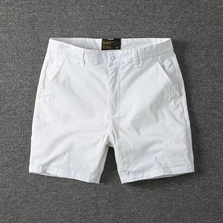 Zomerse heren chino shorts met comfortabele pasvorm, in moderne groene tint. Perfect voor casual dagen.