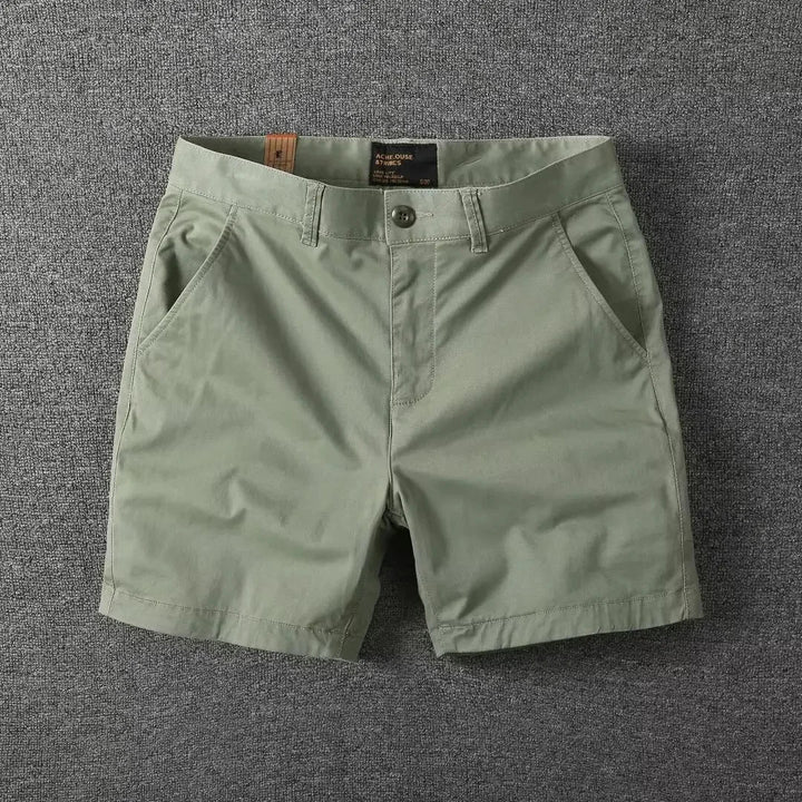 Klassieke zwarte heren chino shorts, comfortabel en stijlvol. Perfect voor zomerse avonden of dagelijks gebruik.