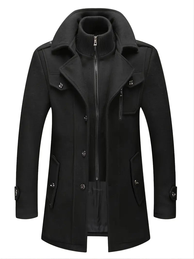 Heren militaire overjas met dubbele knoopsluiting. Klassieke winterjas in tijdloze stijl voor mannen.