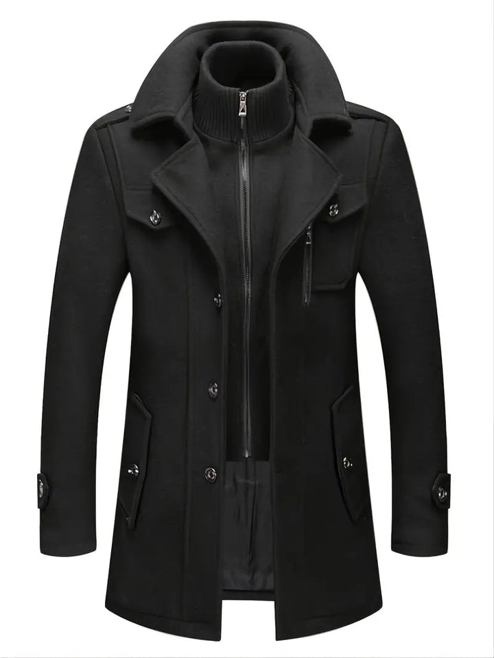 Heren militaire overjas met dubbele knoopsluiting. Klassieke winterjas in tijdloze stijl voor mannen.