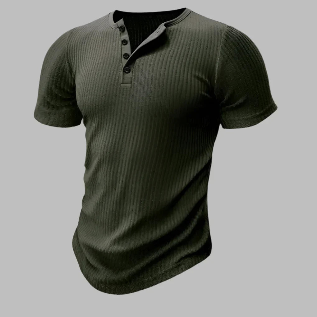 Stijlvol heren fitness t-shirt, muscle-fit Henley met korte mouw. Perfect voor training of casual herenmode. Strakke pasvorm.