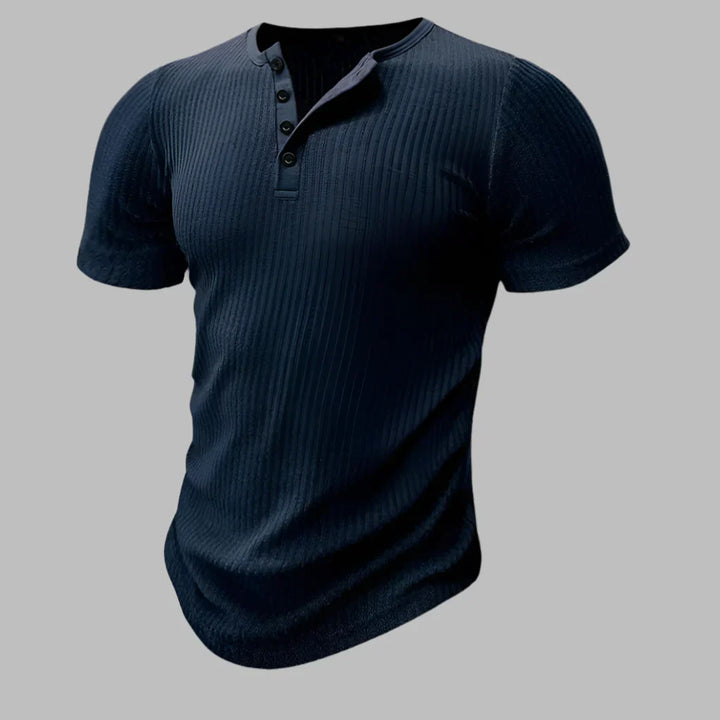 Heren muscle-fit t-shirt, Henley stijl, voor een strakke en comfortabele pasvorm. Geschikt als sportkleding of casual herenmode.