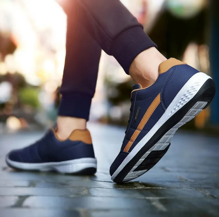 Actieve heren dragen Luca orthopedische sneakers voor antislip grip, comfort en voetondersteuning de hele dag.