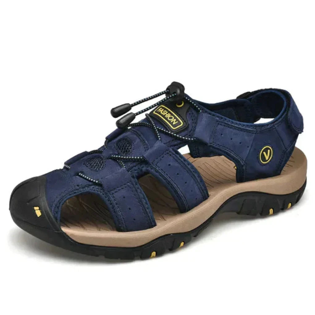 Close-up van verstelbare banden op orthopedische heren comfortsandalen, ideaal voor persoonlijke pasvorm.