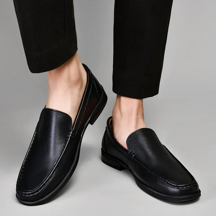 Bruine instap loafers heren: Perfecte combinatie van comfortabele pasvorm en elegante stijl voor dagelijks gebruik.