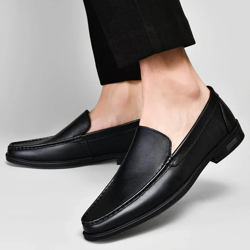 Zwarte casual heren instappers: Comfortabele orthopedische schoenen voor een ontspannen, maar stijlvolle look.