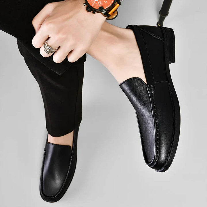 Heren instap loafers met voetondersteuning: Ideaal voor lange dagen, combineert orthopedisch comfort met modern design.