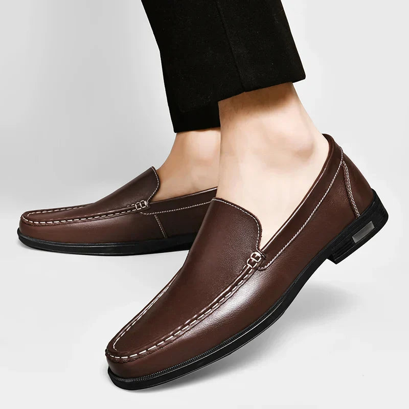 Elegante bruine orthopedische instappers: Geschikt voor zowel zakelijke als casual gelegenheden, met comfort.