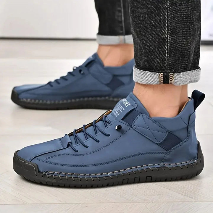 Moderne orthopedische loafers voor heren, een mix van stijl, comfort en ondersteuning.