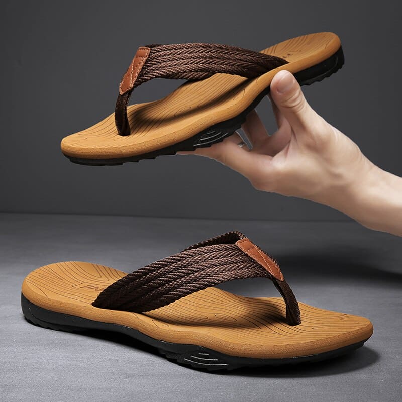 Details van de band: zachte stof op heren comfort slippers, voorkomt irritatie.