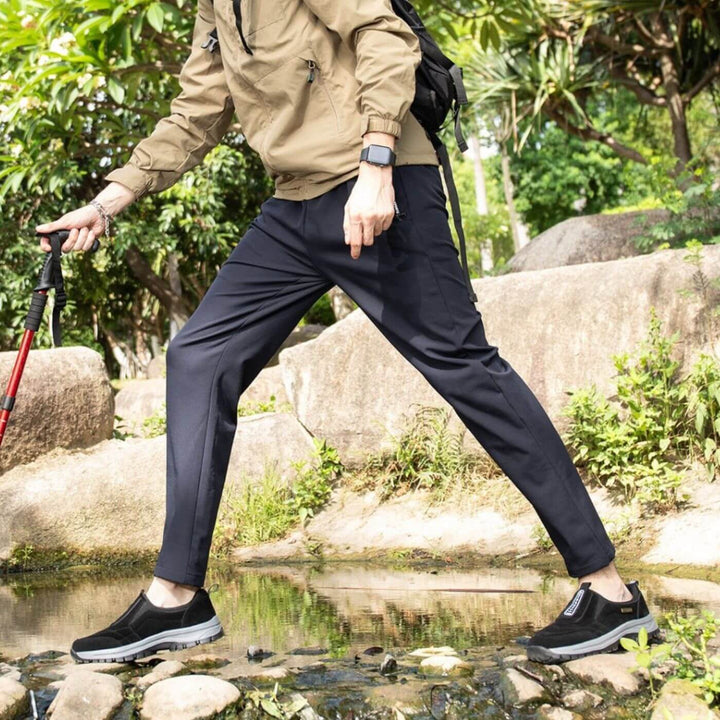 Heren wandelschoenen met ergonomisch design en comfortabele brede pasvorm, perfect voor dagelijks gebruik en pijnverlichting.