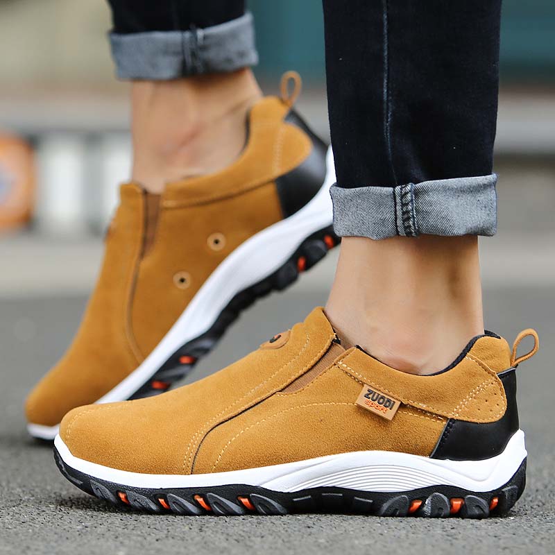 Oscar heren outdoor wandelschoenen gedragen in natuurlijke omgeving. Ideaal voor wandelen, trekking & citytrips.