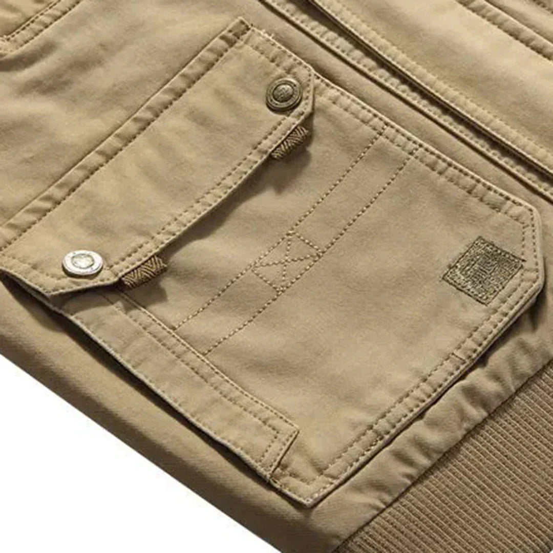Stijlvol groen heren outdoor vest Magnus, perfect als lente of herfst kleding voor elke man.