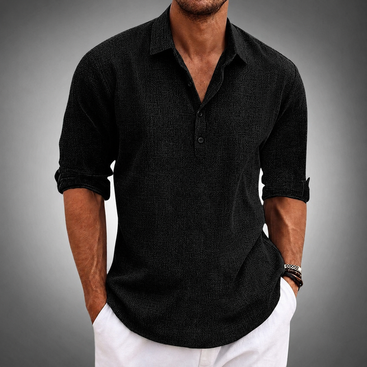 Modieus heren poloshirt detailshot getoond met nette kraag en korte mouwen voor de zomer