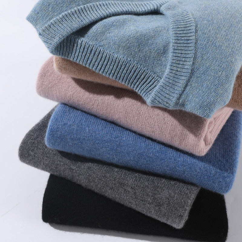Heren pullover in tijdloze stijl; comfortabel basis item voor de winter, verkrijgbaar met ronde- of V-hals.