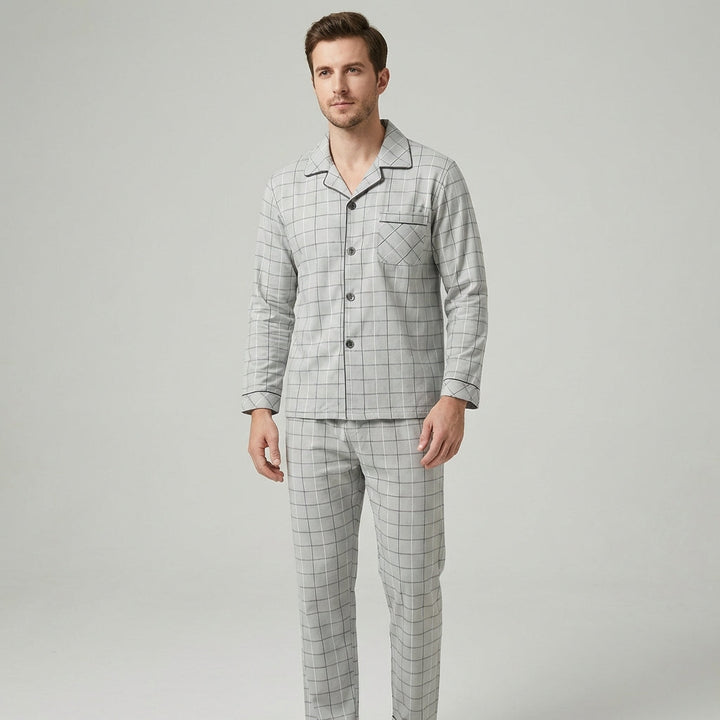Heren pyjamaset van zacht katoen, ideaal voor ontspannen nachten en comfortabel slapen.