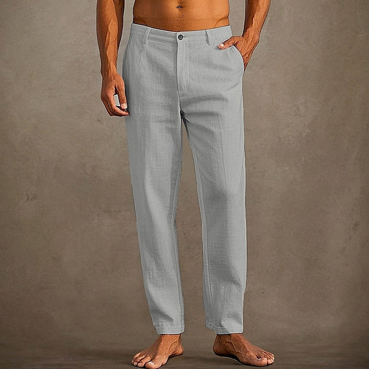 Veelzijdige heren chino broek, relaxed fit en geschikt voor zowel casual als semi-formele, dagelijkse outfits.
