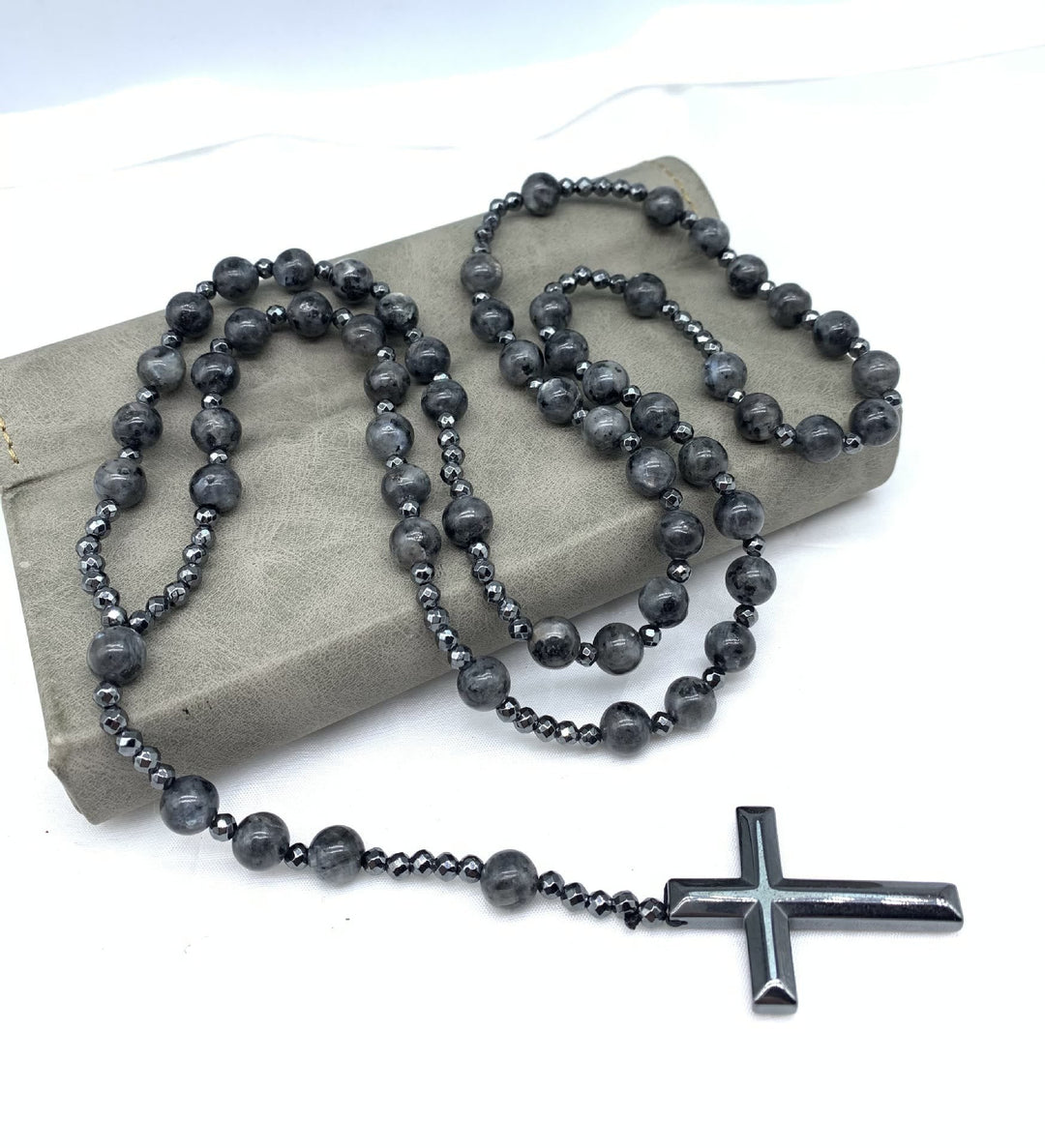 Orion heren rozenkrans: lapislazuli, tijgeroog edelstenen ketting met prominent kruis.