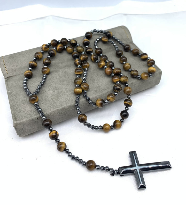 Mannelijke rozenkrans ketting met glanzend tijgeroog en diepblauwe lapislazuli, inclusief kruis.