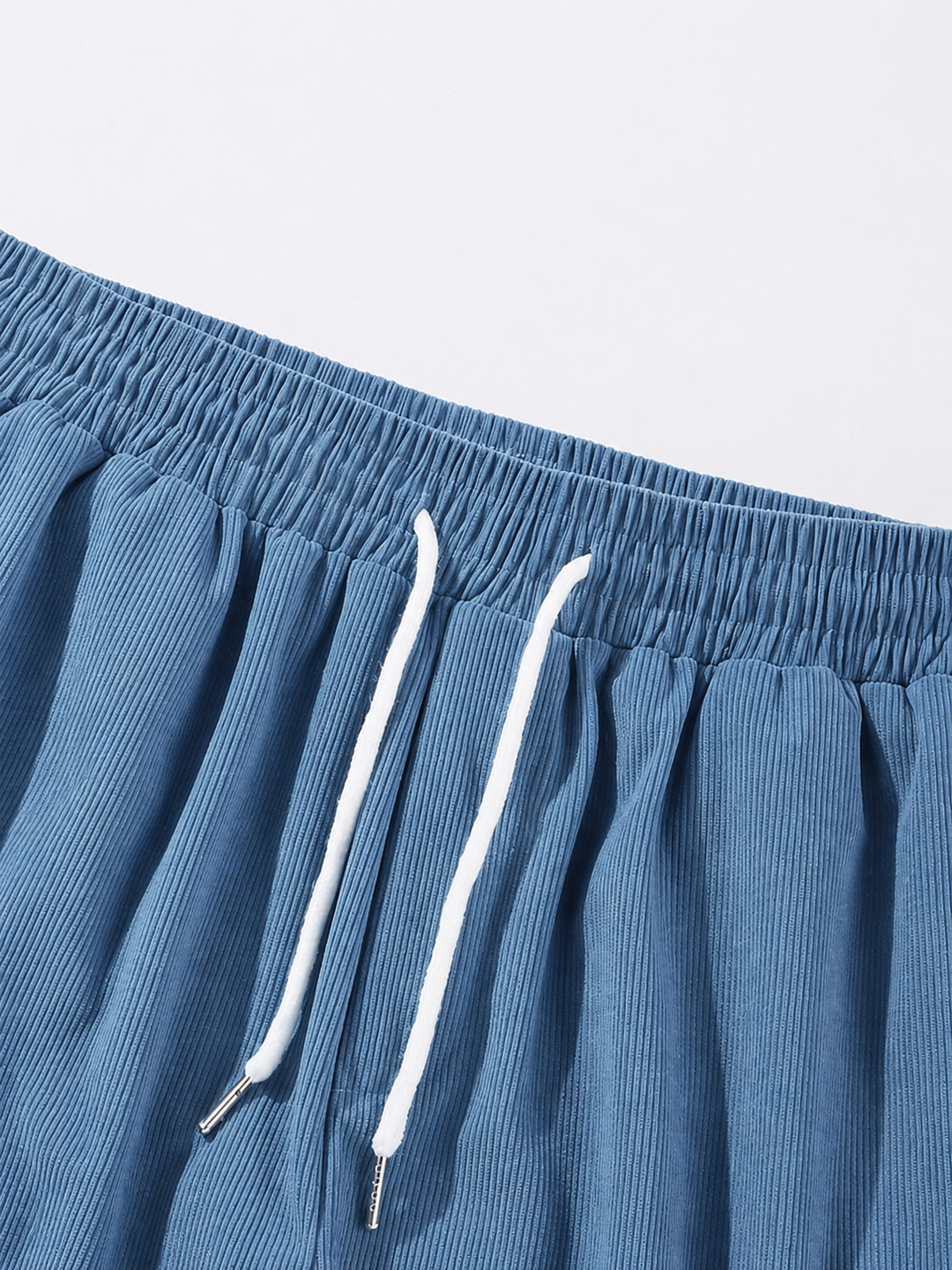 Heren korte broek met elastische taille en koordjes. Relaxed fit design, ideaal als strand shorts.