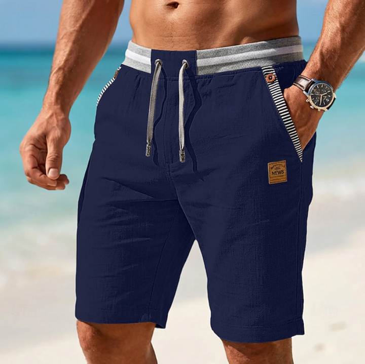 Stijlvolle korte heren broek in lichtblauw en marineblauw voor warme zomerdagen