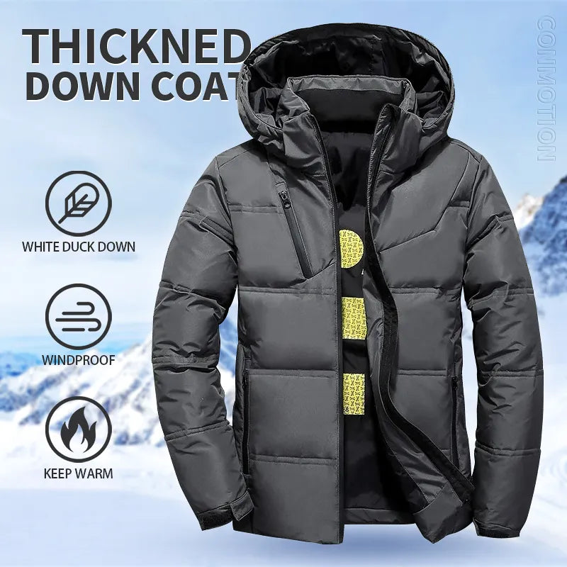 Functionele heren ski-jas met praktische kenmerken. Houdt je warm en droog tijdens het skiën.
