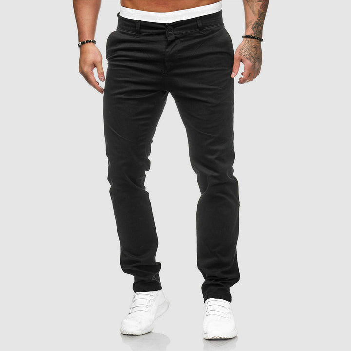 Deze slim-fit chino voor heren combineert functionaliteit met een modieuze uitstraling.