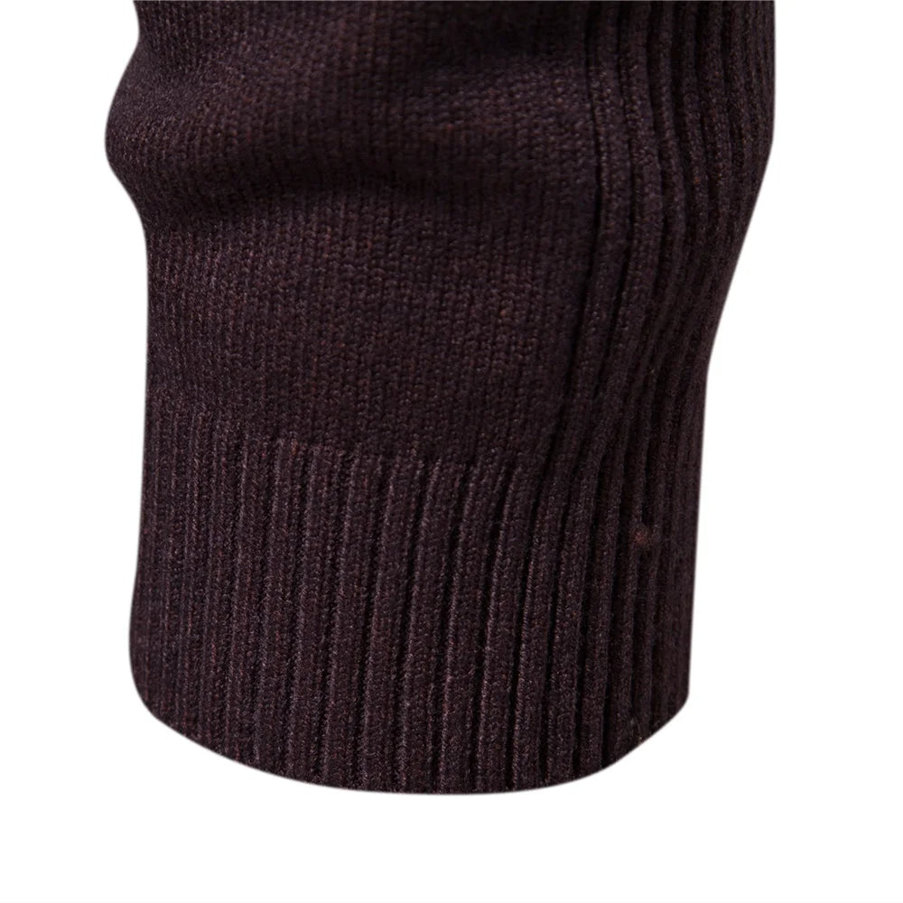 Stijlvolle slim-fit wintertrui voor heren, een elegante keuze voor koude dagen.