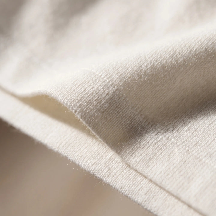Comfortabel slim fit Henley shirt voor heren, lange mouw. Veelzijdig voor elke casual of smart-casual gelegenheid.