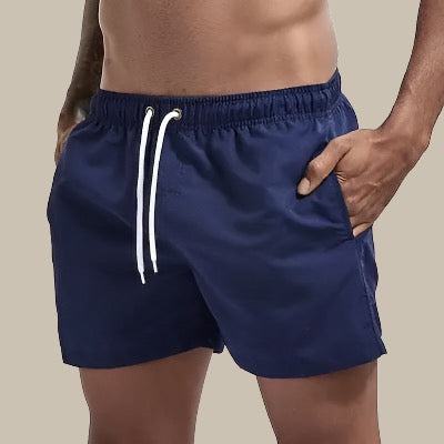 Moderne heren zwembroek, sneldrogend en comfortabel, perfect voor een actieve stranddag of zwemtraining.