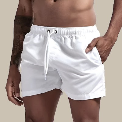 Trendy heren zwemkleding met perfecte pasvorm, sneldrogend en ademend voor warme zomerdagen.