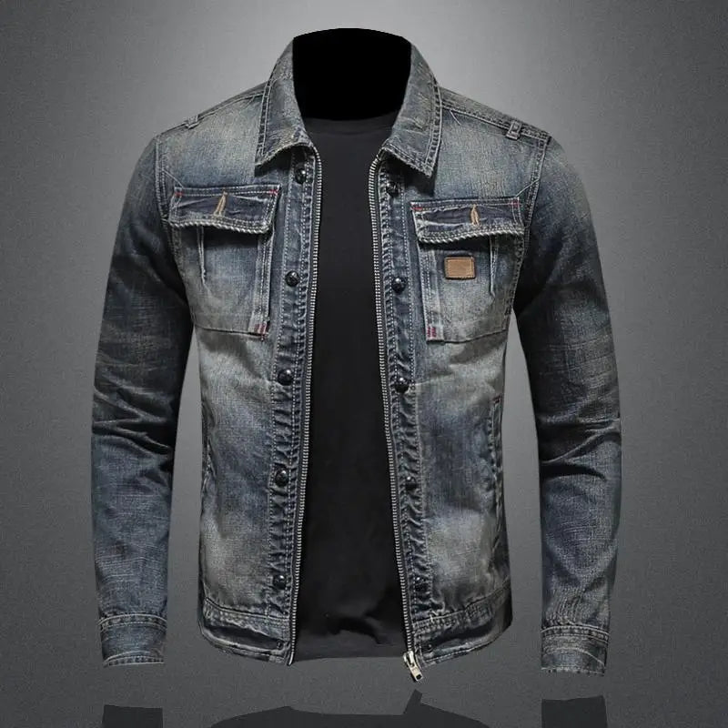 Heren spijkerjas met knoopsluiting, handige voorzakken en klassiek denimjack design voor casual streetwear.