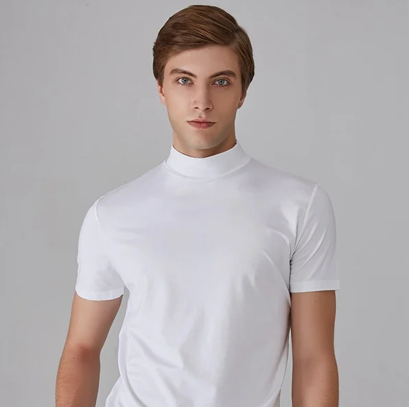 Elastisch heren sportshirt Adrian met col en korte mouwen. Comfortabel voor elke workout, ademende sportkleding.