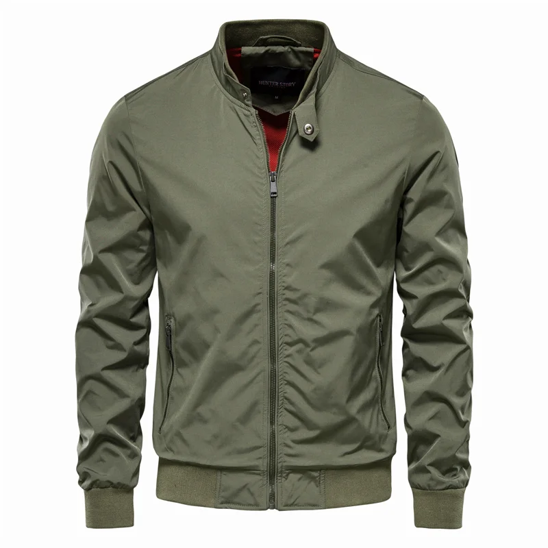Comfortabele heren zomerjas Levi, ademend en lichtgewicht, perfect voor sportieve of casual lente outfits.