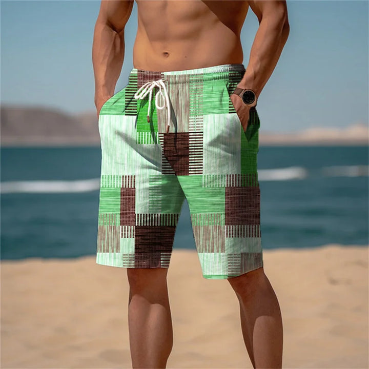Man draagt comfortabele heren strandshorts Jamal met trendy 3D-print en vetersluiting, klaar voor de zomer.