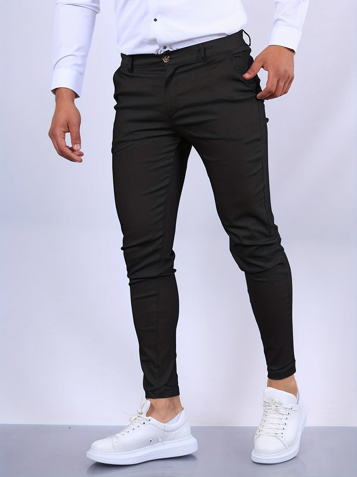 Deze heren stretch skinny broek combineert comfort, stijl en veelzijdigheid voor elke outfit.